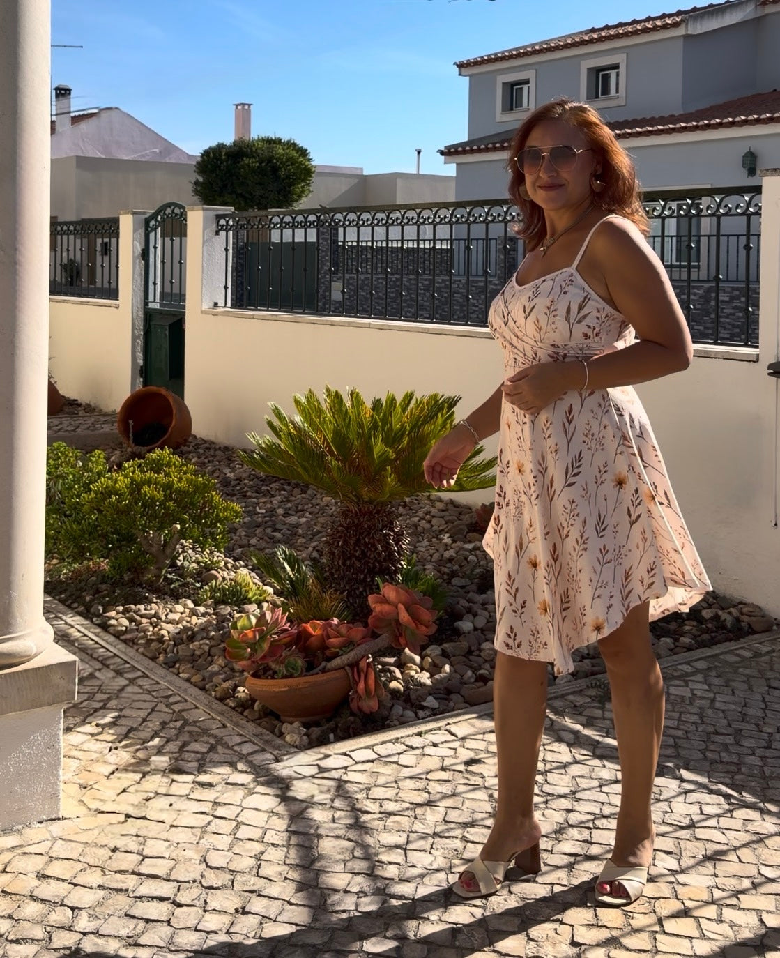 Vestido Curto com Alças Finas